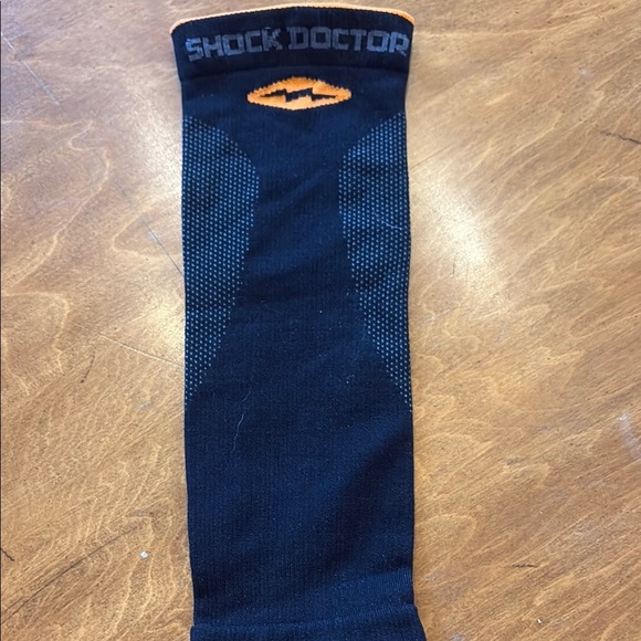Shock Doctor Knee Sleeves - Picture 1 of 6